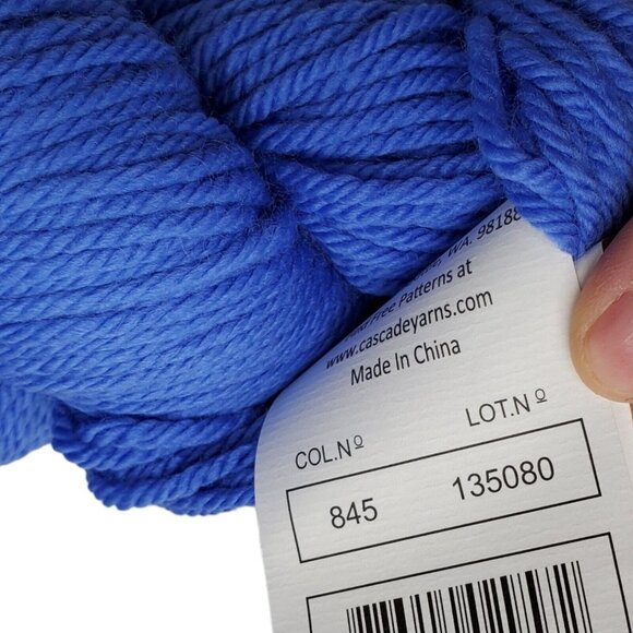 cascade yarns aran 220 superwash merino wool 2 skeins Blue 845 Yarn - Picture 3 of 10
